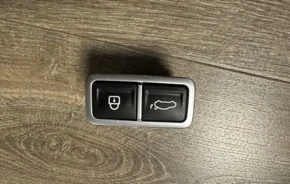 Hyundai IONIQ 6 Tailgate/boot open switch button 81207T1000