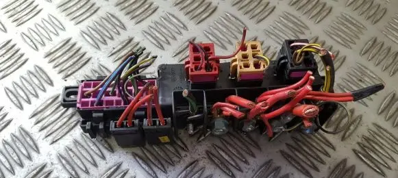 Volkswagen PASSAT B5 Fuse box set 8l0941822a 896083000