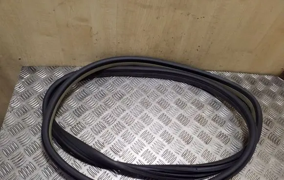 Opel Astra H Front door rubber seal 360574169