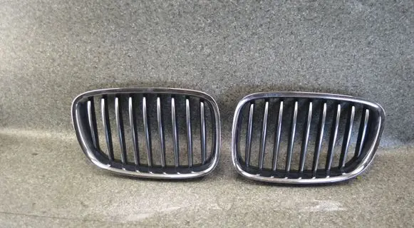 BMW 5 GT F07 Front bumper upper radiator grill R51137200170