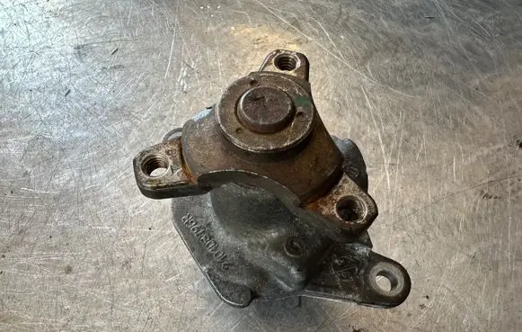 Renault Trafic III (X82) Water pump 210108796R