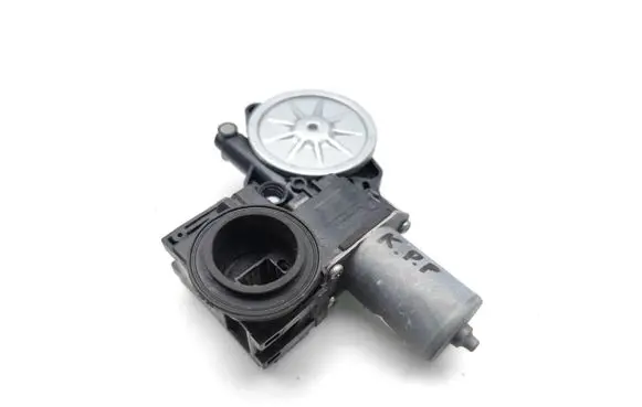 Toyota C-HR I Front door window regulator motor 69820F4010