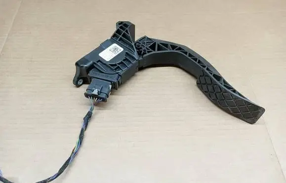 Audi A4 S4 B9 Accelerator throttle pedal 8W1723523 6PV01164201