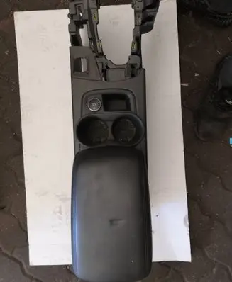 Ford Focus Center console 