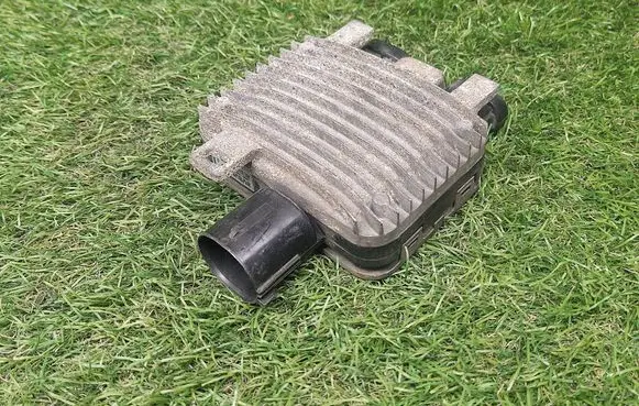 Ford Mondeo MK IV Fan control module 940004105