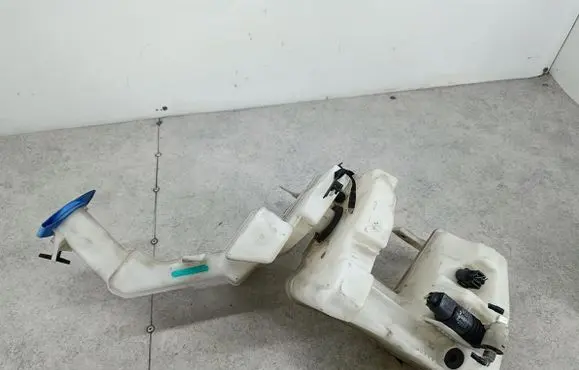Volkswagen PASSAT B7 Windshield washer fluid reservoir/tank 3AA955453