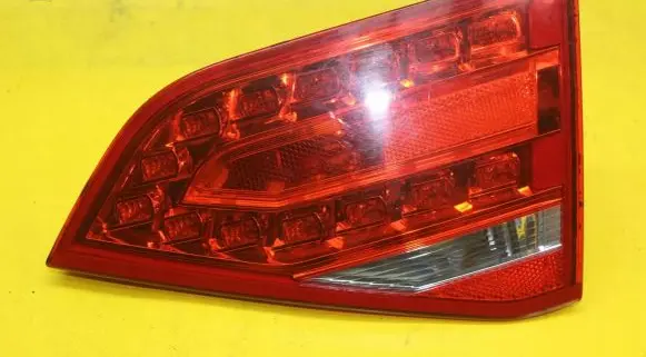 Tailgate rear/tail lights