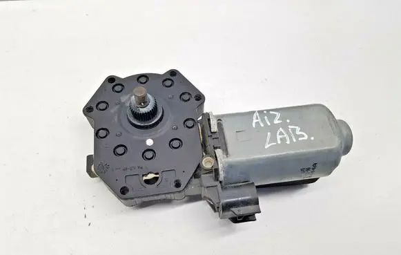 Rear door manual window regulator