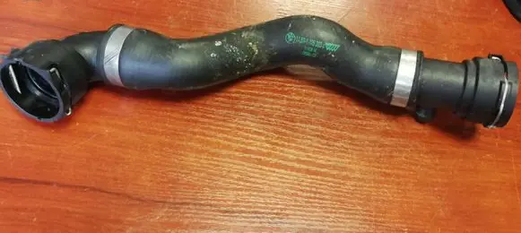 BMW 7 E38 Engine coolant pipe/hose 1705223