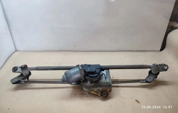 Jeep Grand Cherokee (WK) Front wiper linkage and motor