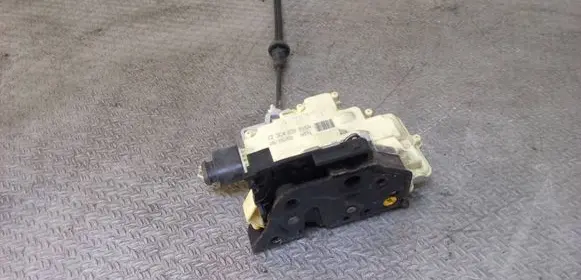 Volkswagen PASSAT B6 Rear door lock 3C4839015A