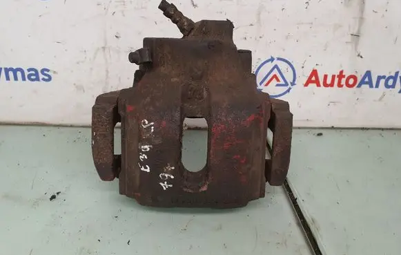 BMW 5 E39 Front brake caliper 6773131 34116773131