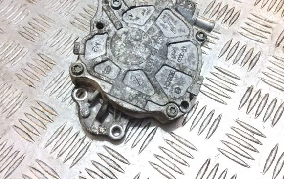 Volkswagen Caddy Vacuum pump 03L145100