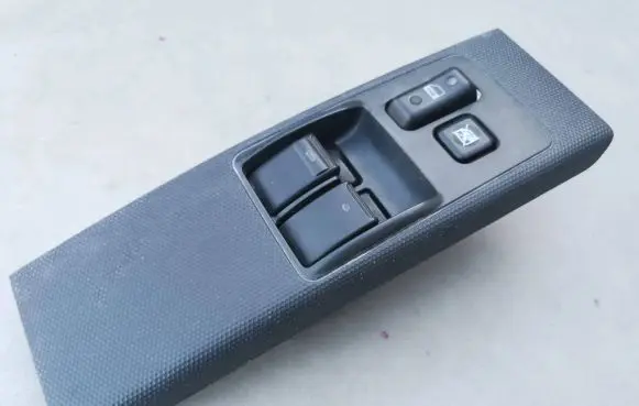 Toyota Corolla Verso AR10 Electric window control switch 848200F040