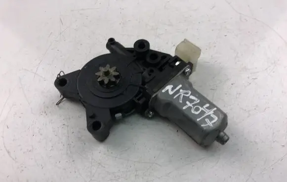 KIA Soul Front door window regulator motor 824501M000