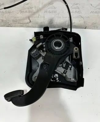Mercedes-Benz CLS C219 Brake pedal bracket assembly 