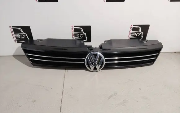 Volkswagen Jetta VI Front grill 5C6853653