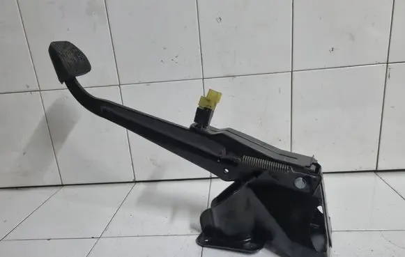 Mercedes-Benz Vito Viano W639 Brake pedal A6392901901