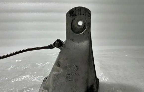 BMW 5 E60 E61 Engine mounting bracket 6761150 73681310 EN1706