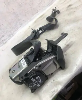 Volvo S90, V90 Front seatbelt 32131163