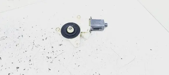 Mercedes-Benz E W212 Front door window regulator motor A2129066802 0130822637