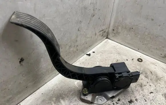 Hyundai Santa Fe Accelerator throttle pedal 3275026010