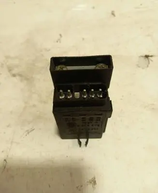 BMW 5 E39 Glow plug pre-heat relay 2246473 1221 72RB501