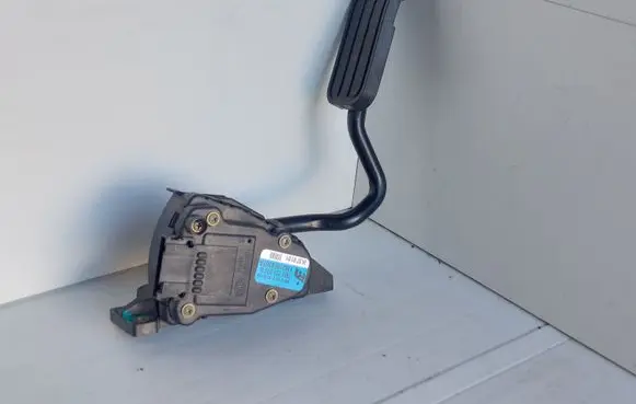 Volkswagen Sharan Accelerator throttle pedal 7M3723507B