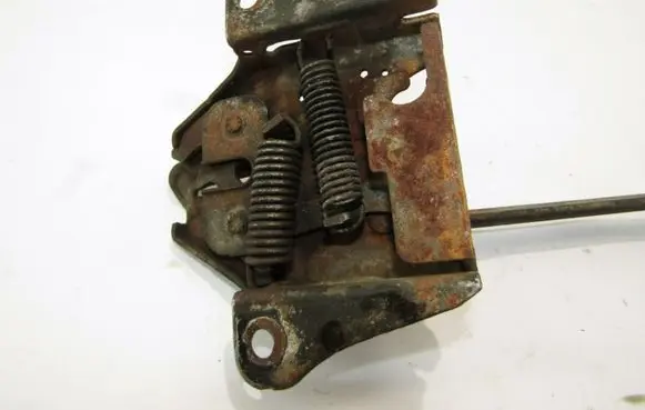 Engine bonnet/hood lock/catch