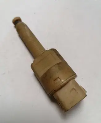 Volkswagen PASSAT B5 Brake pedal sensor switch 4A0945515A