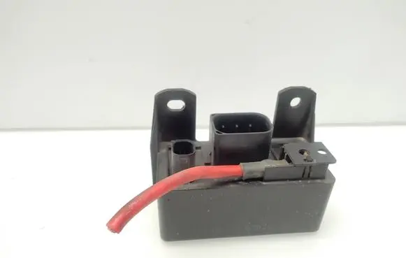 Mercedes-Benz E W211 Glow plug pre-heat relay 0005453516 899009000