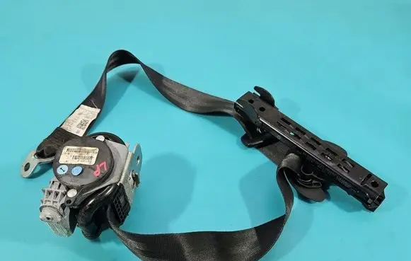 Volkswagen Jetta V Front seatbelt 6087165F1C IMPRK1526885