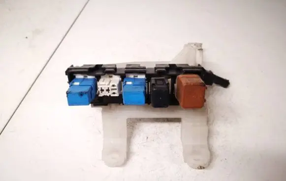 Nissan Almera Tino Fuse box set