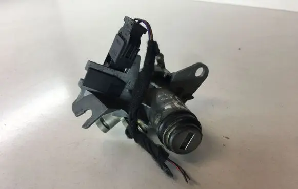 Audi A4 S4 B6 8E 8H Tailgate exterior lock 