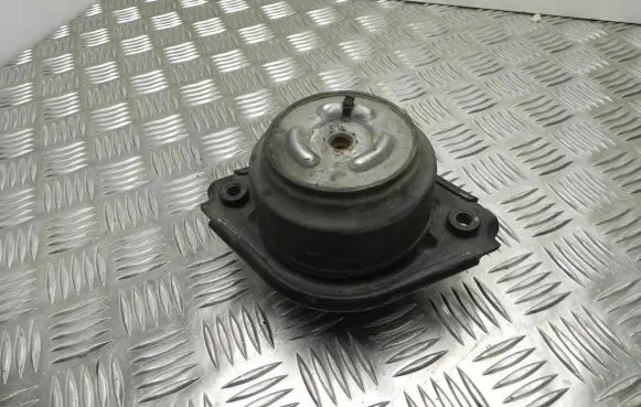 Mercedes-Benz ML W164 Engine mount bracket A2512403117 VD10782