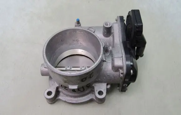 Mazda 3 Throttle valve PE2713640