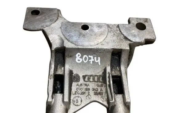 Volkswagen Transporter - Caravelle T5 Engine mounting bracket 070199343A