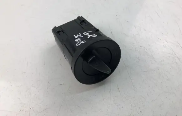 Volkswagen Golf IV Light switch 1C0941531A