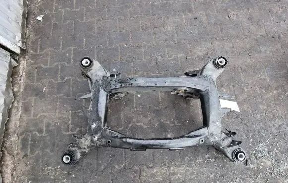 BMW X4M F98 Rear axle beam BM5U-386586