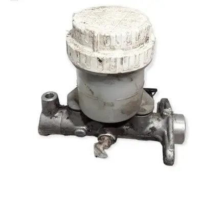 Mitsubishi Pajero Master brake cylinder