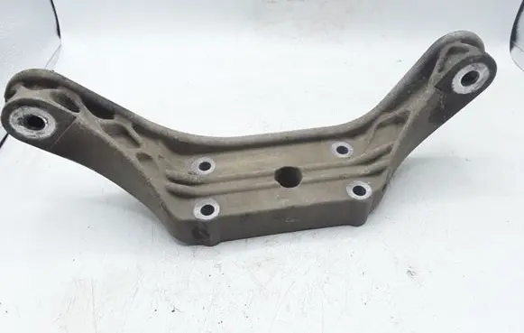 Land Rover Freelander 2 - LR2 Rear differential/diff mount bracket 6527110600