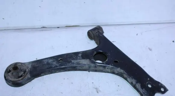 Toyota Prius (XW20) Front lower control arm/wishbone