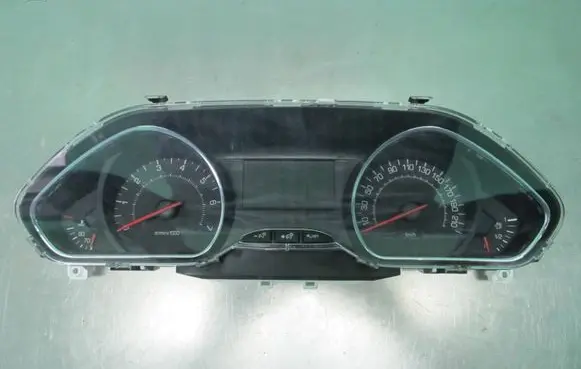 Peugeot 208 Speedometer (instrument cluster) 9801904780 E137HWG2 E137SWLL0900