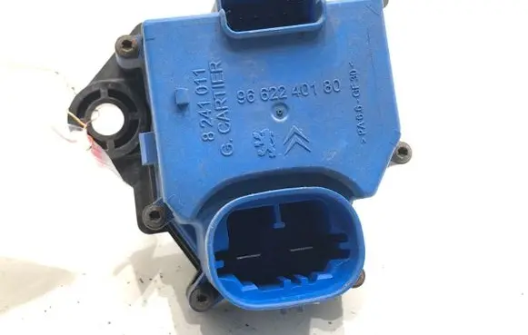 Peugeot 308 Fan control module 9662240180