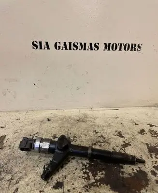 Nissan Almera Tino Fuel injector 05E01532
