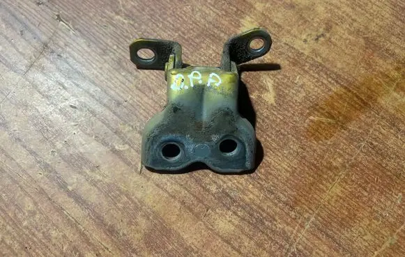 Toyota Yaris Front door lower hinge 
