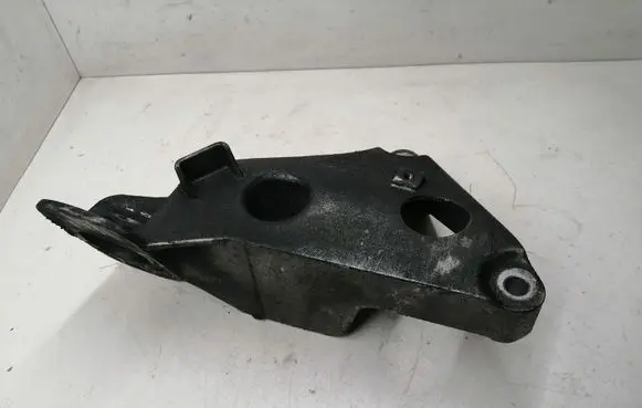 BMW 5 E60 E61 Engine mounting bracket 2211677705301 13807410