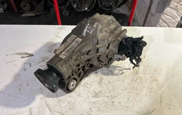 Gearbox transfer box case