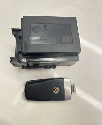 Volkswagen PASSAT B7 Ignition lock 3C0905843