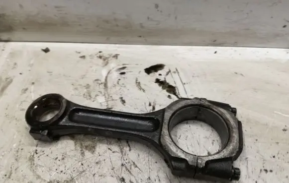 Hyundai Trajet Connecting rod/conrod 